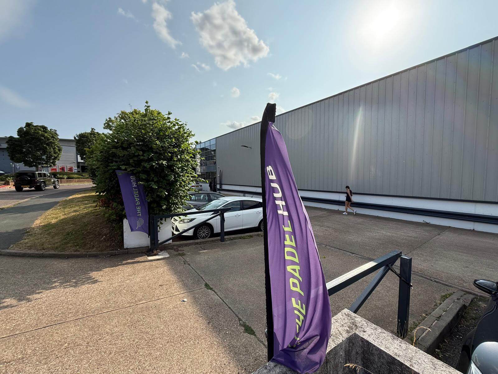 PADELHUB Epsom Exterior