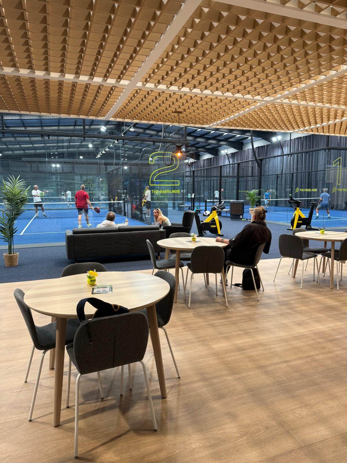 PADELHUB Epsom Interior
